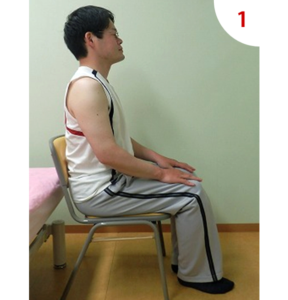 ④（座位）両下肢の伸展挙上運動1